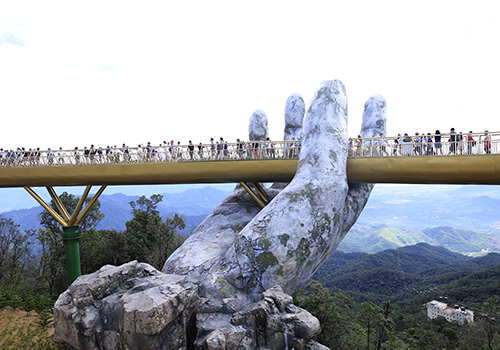 Cầu Vàng ở Đà Nẵng lọt Top '100 điểm đến tuyệt vời nhất thế giới'