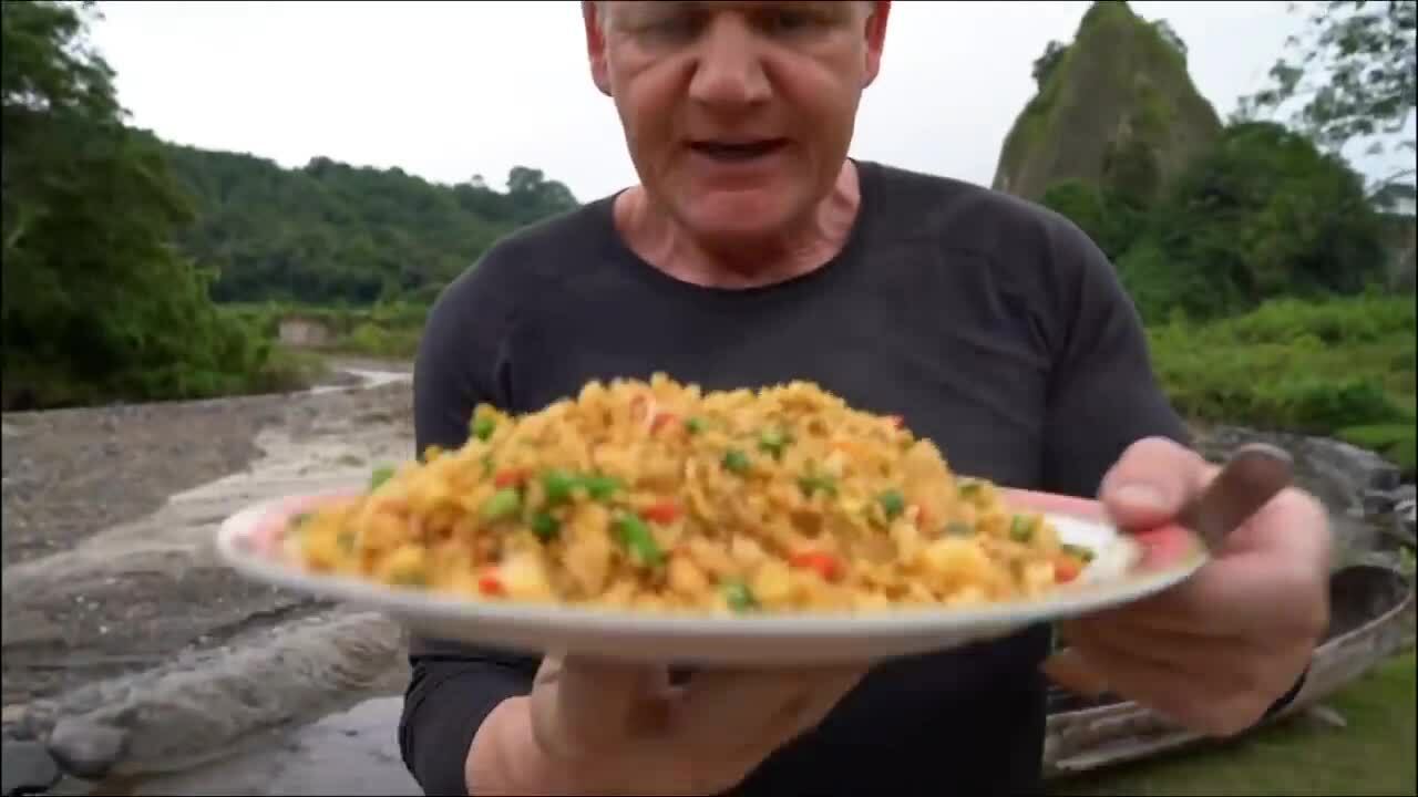 Gordon Ramsay được khen rang cơm nguội 'chuẩn'