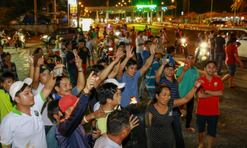 Drivers erupt into cheers after gov't puts brakes on controversial toll station