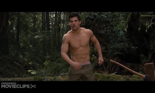 Jacob (Twilight) cởi trần hóa sói