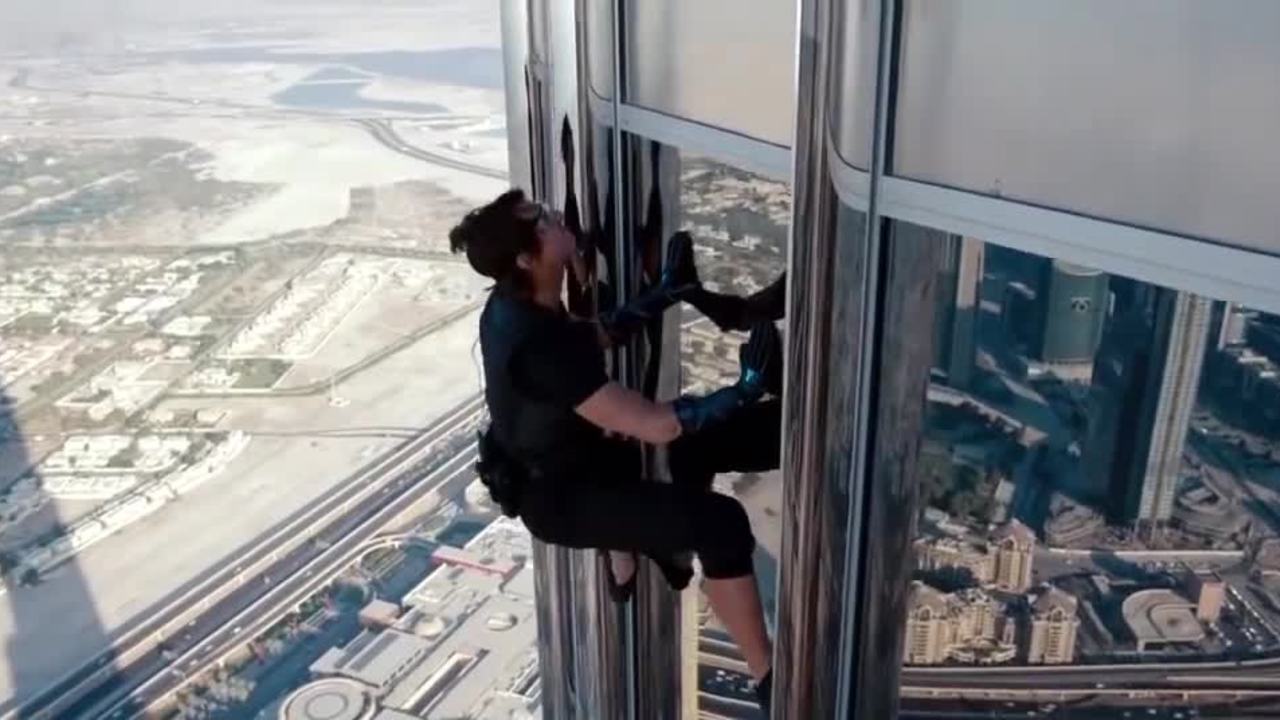 Tom Cruise leo lên tòa nhà Khalifa