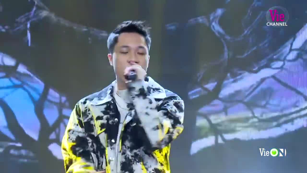 Coldzy biểu diễn bài 'Ngọn nến' ở Rap Việt