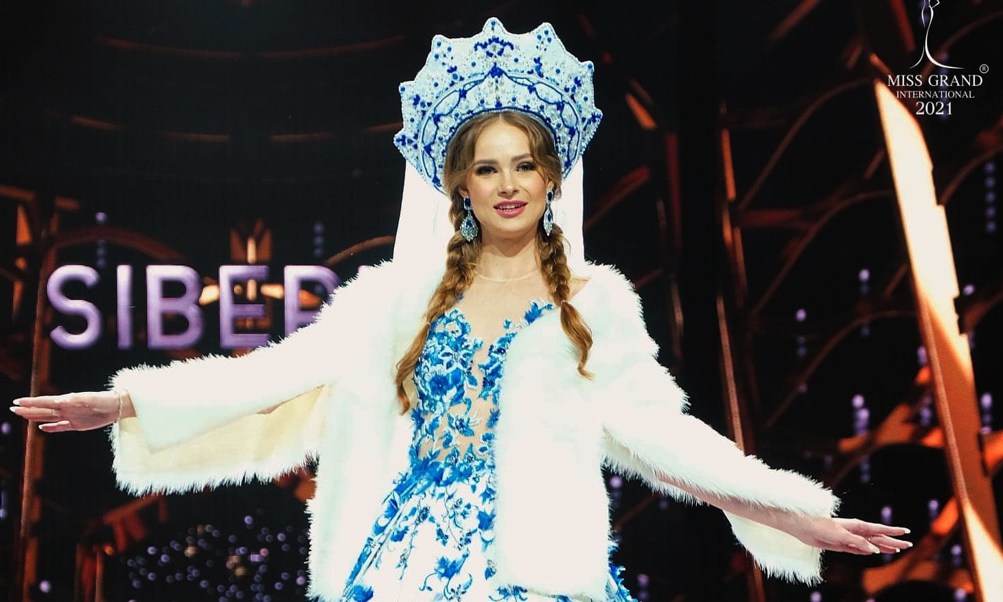 Thí sinh Miss Grand mặc váy Lê Thanh Hòa