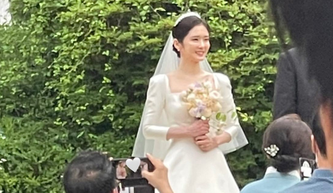 Cô dâu Jang Nara nhảy múa