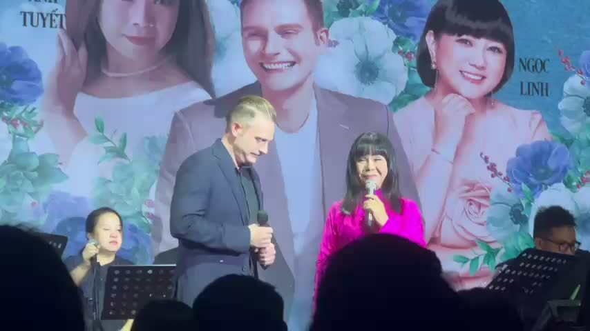 Ánh Tuyết: 'Tôi không bỏ nghề hát'