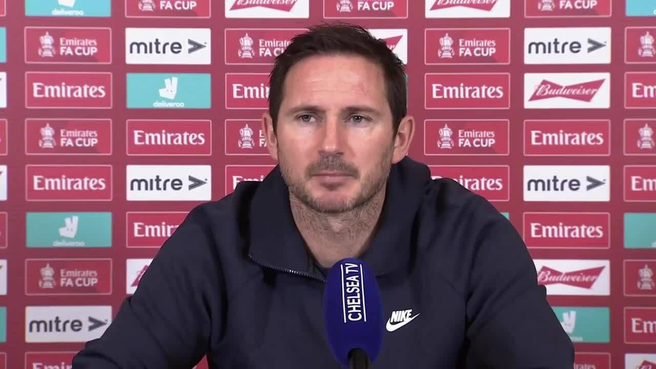Lampard đấu khẩu phóng viên