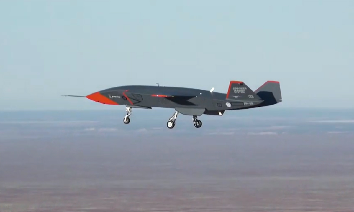 UAV trợ chiến của Australia lần đầu cất cánh