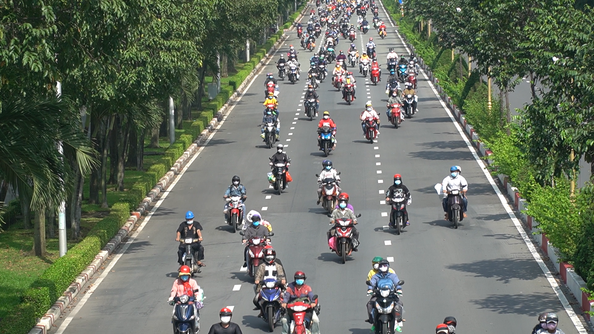 Đồng Nai dẫn 4 đoàn người đi xe máy về quê