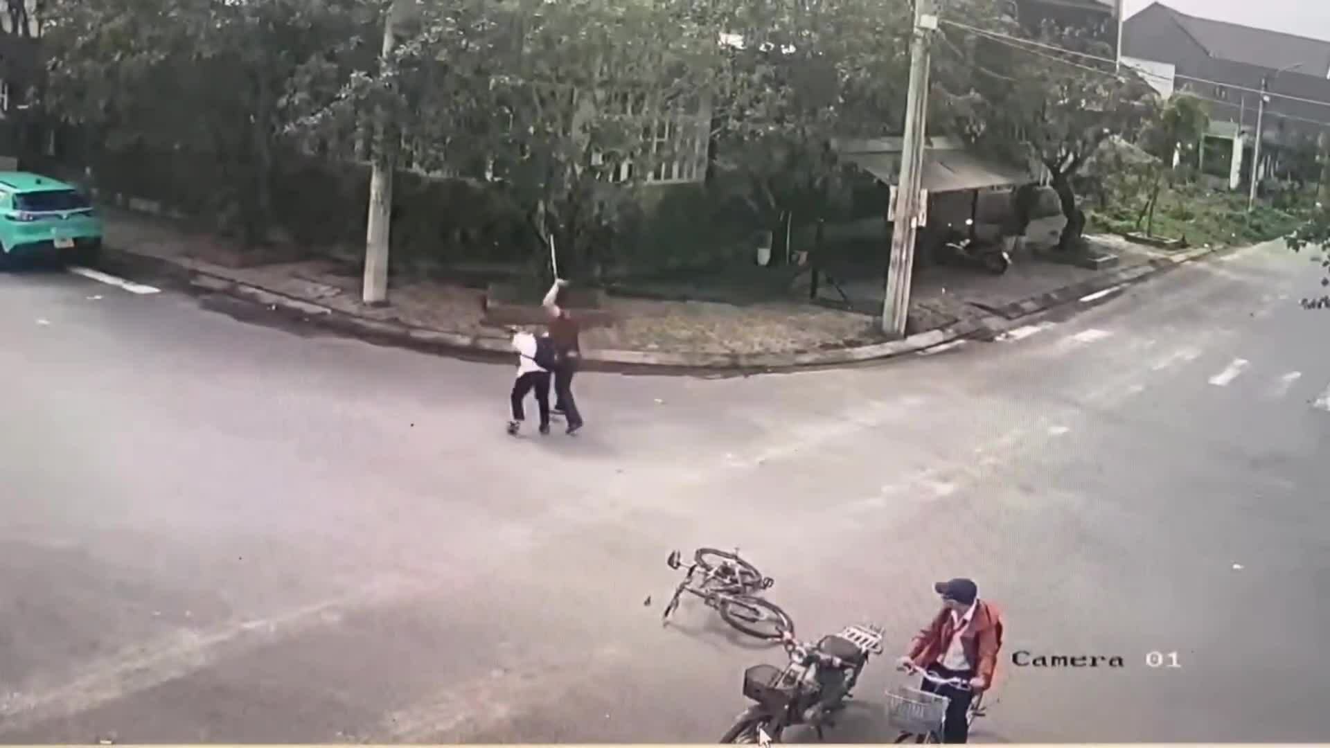 Video Nam sinh lớp 9 bị cha của bạn đánh nhập viện